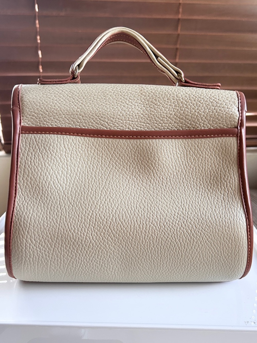 Beautiful vintage Dooney & Bourke Cream and Brown Leather Top-Handle Satchel - Picture 4 of 8